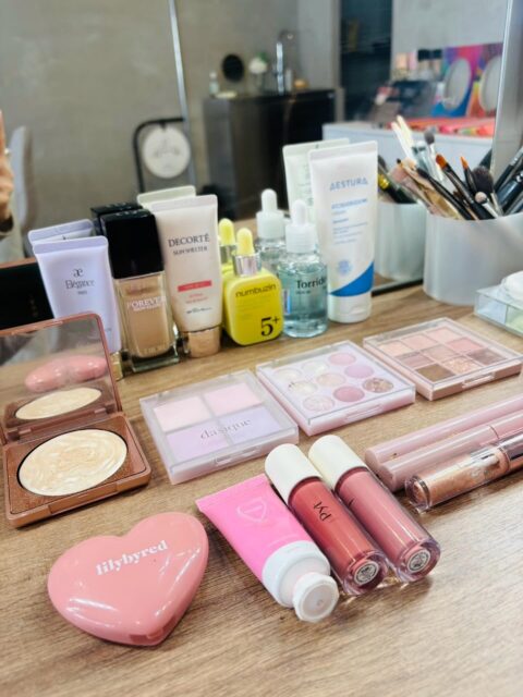 福岡サロンは、 10-20代のお客様の
#韓国メイクレッスン のご予約も多いです☺️
ご来店誠に有難うございました🩶