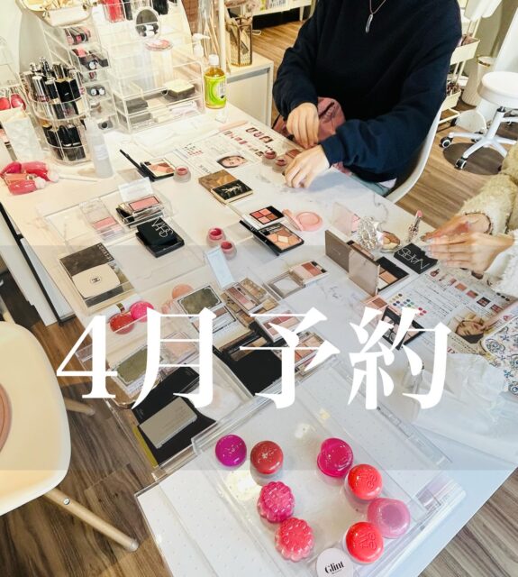 🍓4月のご予約について🍓
2026年4月の予約受付を開始しております☺︎
◼︎公式ライン（プロフリンクより）
◼︎hotpepper beauty
◼︎DMまたはHPよりご予約ください♪
・
・
🪞診断人気No.1 
#パーソナルテイスト診断 ¥34,980
→顔立ち・パーソナルカラー・骨格診断の3つの診断からお客様だけの「似合う」の全てをお伝えするトータルコースです。
※メイクタッチアップやヘアセットは含まれません

🪞メイク人気No.1
#白銀比メイク ¥25,000
→大人かわいいバランスに近づけるための、お客様だけの補正メイク方法をお伝えするカルテ付きのメイクコース🍑
・
新年度に向けた装い、メイクの見直しなど、お客様のご要望に合わせてレッスンさせていただきます☺︎
どのメニューにしたら良いのかお悩みの方はお気軽にご相談ください🕊️🤍
ご予約をお待ちしております✨